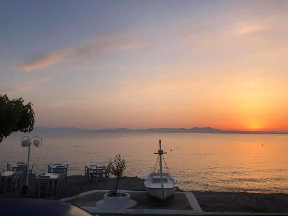 Antony'S Apartment Sea View Tirós 外观 照片